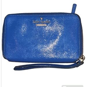 Kate Spade ble wristlet. EUC 4"H x 7"W a beautiful wallet. Darling color